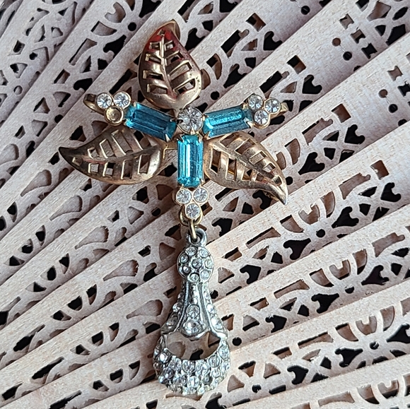 Vintage Jewelry - Unique Brooch For Sale Baby Blue stones